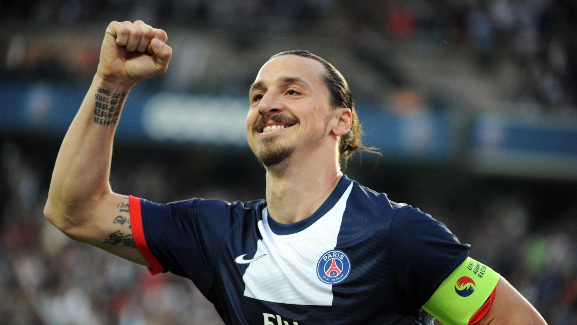 STAR SPORTS下载-伊朗女足雪地穿花绕树破门，全网热传，伊朗女球迷看足球赛