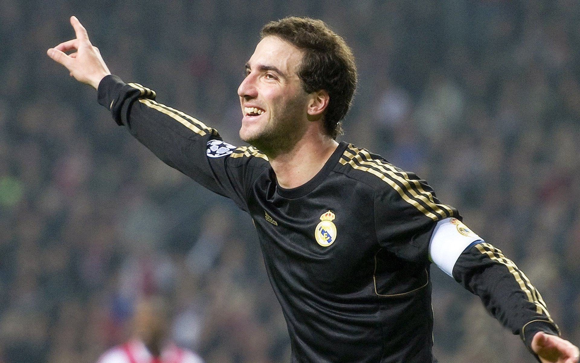 星空体育官网-卢顿逆转客场战胜贝里茅尔，取得联赛三连胜，球队状态火爆，顿涅茨克和卢甘斯克还踢乌甲么